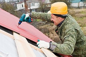 Как укладывать металлочерепицу на крышу