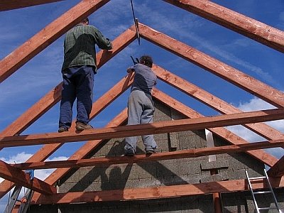 Как построить двухскатную крышу