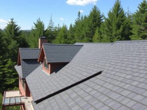 Кровельные решения для домов в лесной зоне: как выбрать надёжную крышу под соснами