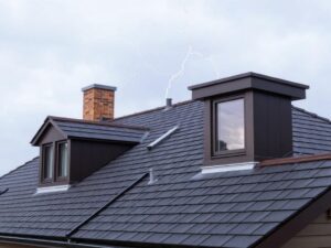 Кровля с интегрированной системой молниезащиты: когда крыша становится настоящим щитом