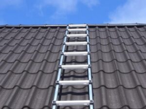 Кровельные лестницы: виды и монтаж — практичный гид по выбору и установке