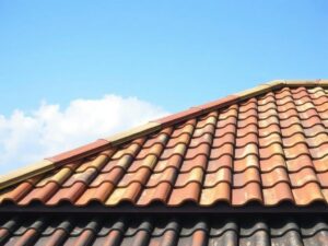 Кровельные покрытия с высокой стойкостью к выцветанию: как выбрать и не прогадать