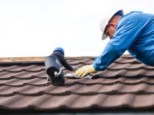 Ремонт стыков и швов кровли: советы профессионалов