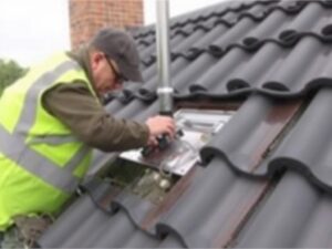 Как проверить герметичность кровли после монтажа: практическое toolkit для спокойствия дома