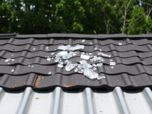 Кровельные покрытия, которые держат град: как выбрать защиту от града и механических повреждений