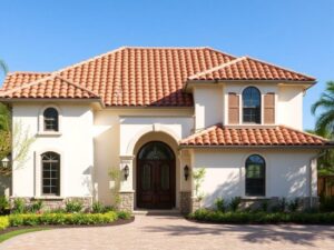 Кровля для дома в средиземноморском стиле: как выбрать крышу, которая дышит солнцем и уютом