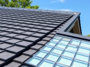 Кровля с защитой от УФ‑излучения: как выбрать и надолго сохранить дом прохладным и безопасным