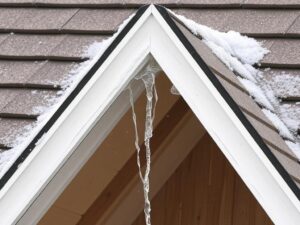 Как предотвратить образование конденсата под кровлей: практическое руководство для дома