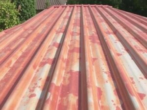 Ремонт металлической кровли: устранение коррозии