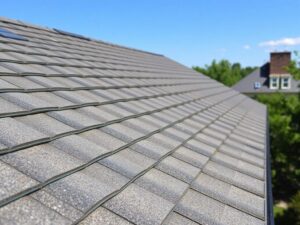 Кровельные материалы с повышенной ударопрочностью: как выбрать крышу, которая выдержит град и непогоду