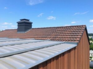 Как защитить кровельные материалы от воздействия выхлопных газов и промышленных выбросов