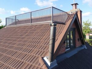 Кровельные ограждения: безопасность прежде всего